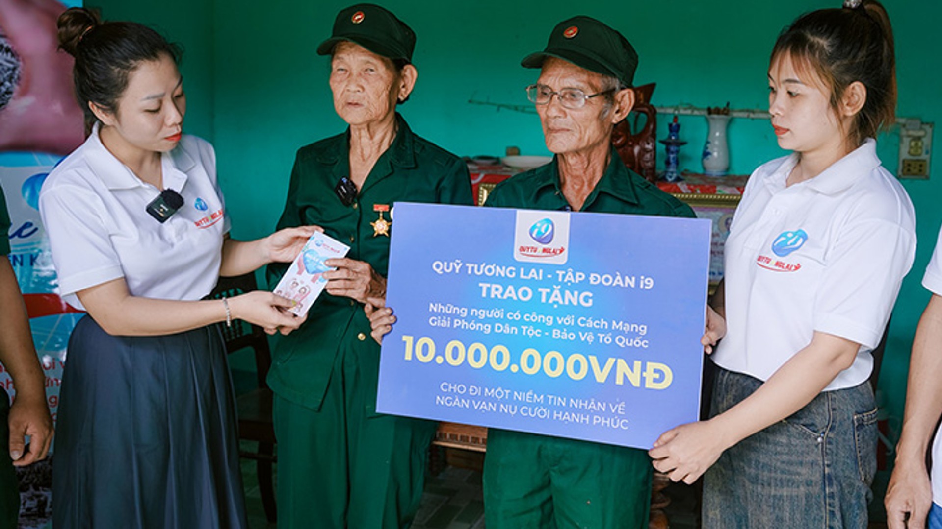 Hình ảnh hỗ trợ khách hàng và câu hỏi thường gặp full88