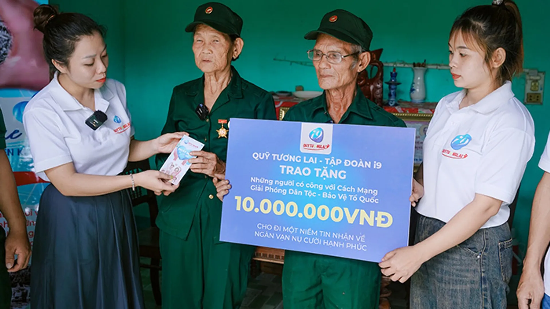 Hình ảnh hỗ trợ khách hàng và câu hỏi thường gặp full88